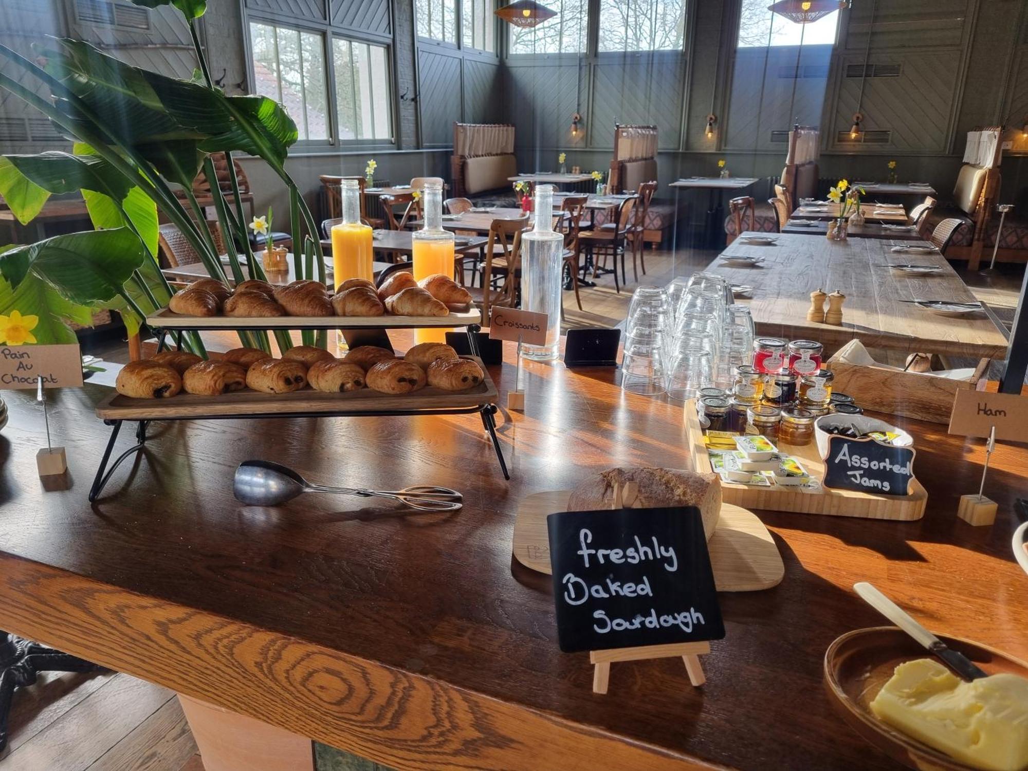 The Ridings At Theobalds Park Hotel Goff's Oak Bagian luar foto